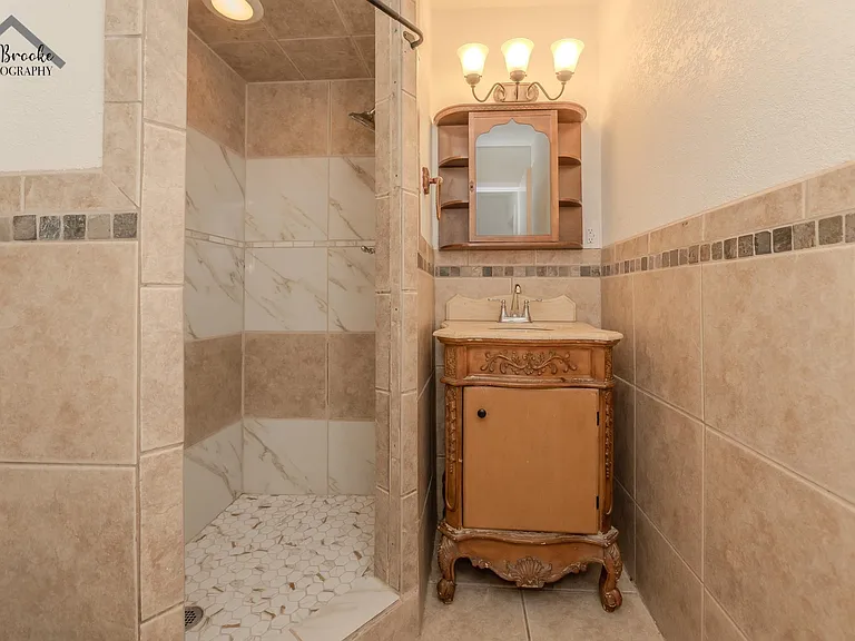 4505 University Ave — Photo 14
