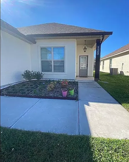 125 Lake Breeze Dr — Photo 2