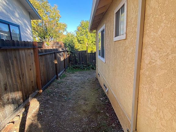 5th image of 745 Laurel Ave