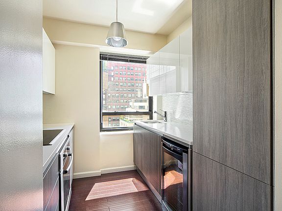 3rd image of 240 E 47th St APT 13A
