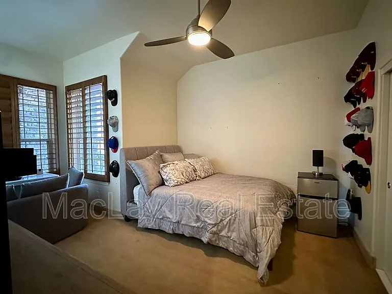 5711 W Linda Ln — Photo 17