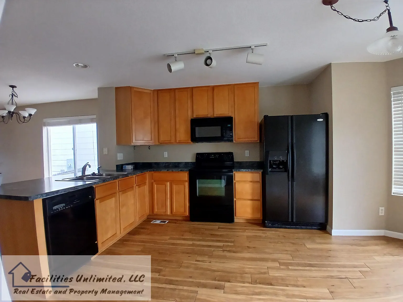 3 bed, 2.5 bath, 2069 sqft, $2,495 — Photo 4