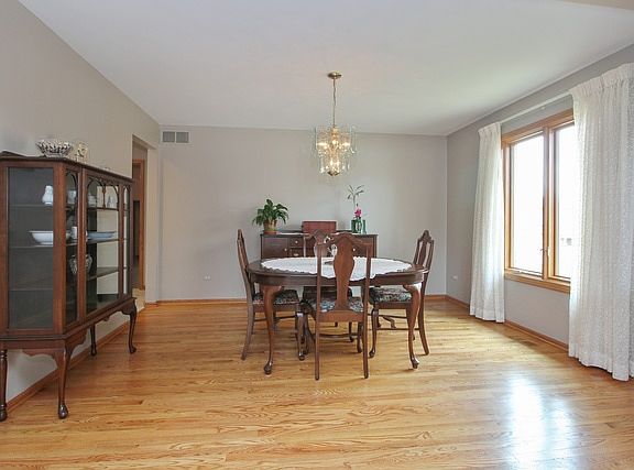 4th image of 887 Spinnaker Dr