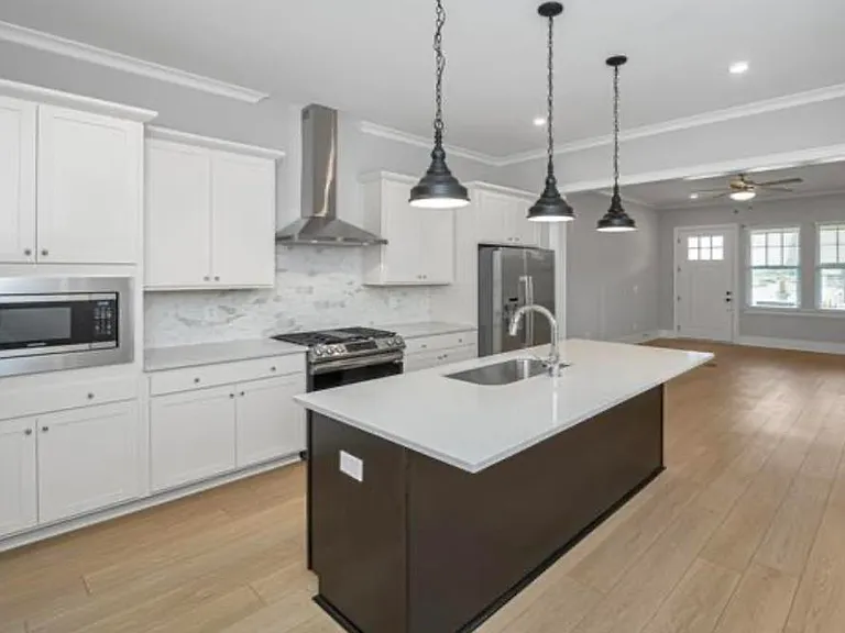 1206 Lillian Ter — Photo 2