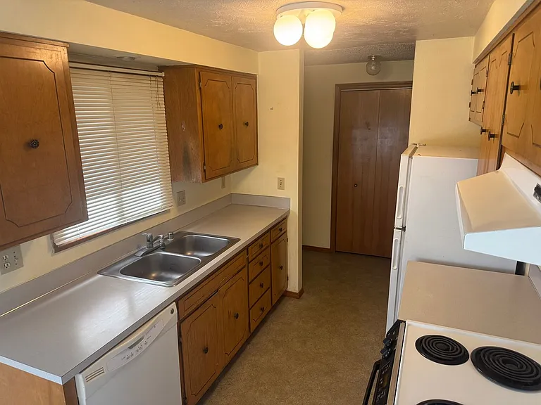 429 Lindley Ln — Photo 13