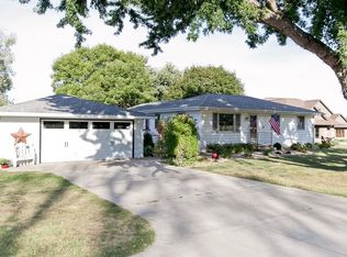 1433 Curtis Bridge Rd NE, Swisher, IA 52338