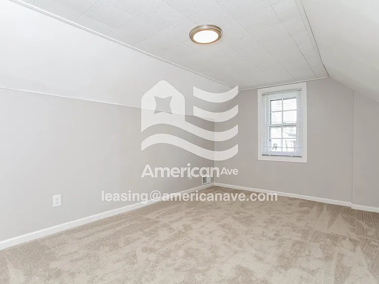 1947338_012_wm_-_bedroom_13097297.jpg