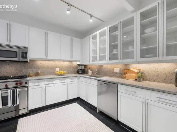 252 7th Avenue image 4 of 24