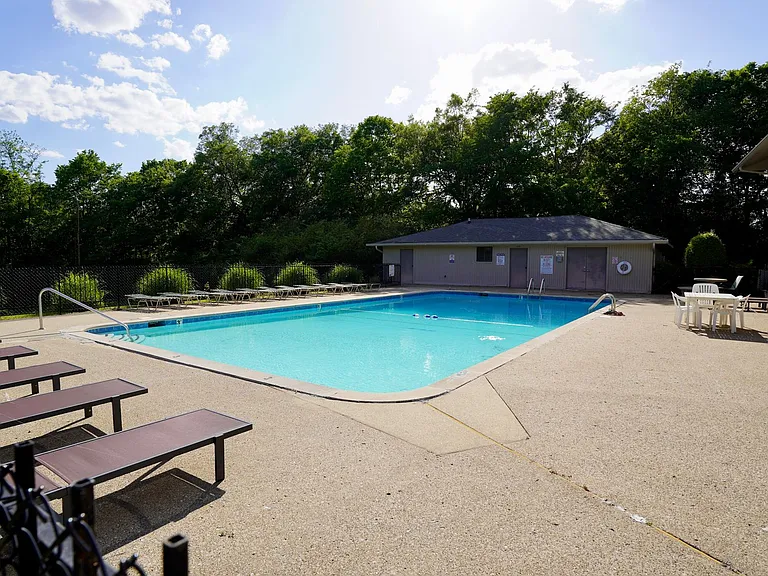 131 Lake Chateau Dr — Photo 27