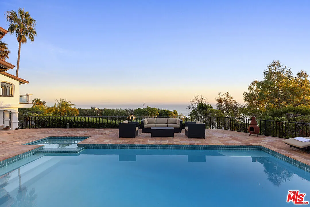 5 bed, 6.0 bath, 6013 sqft, $50,000 — Photo 2