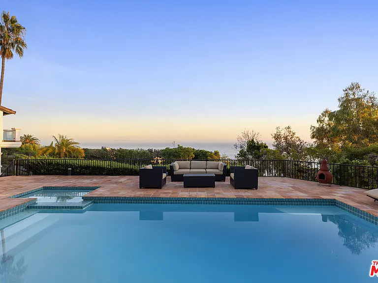 3909 Villa Costera — Photo 2