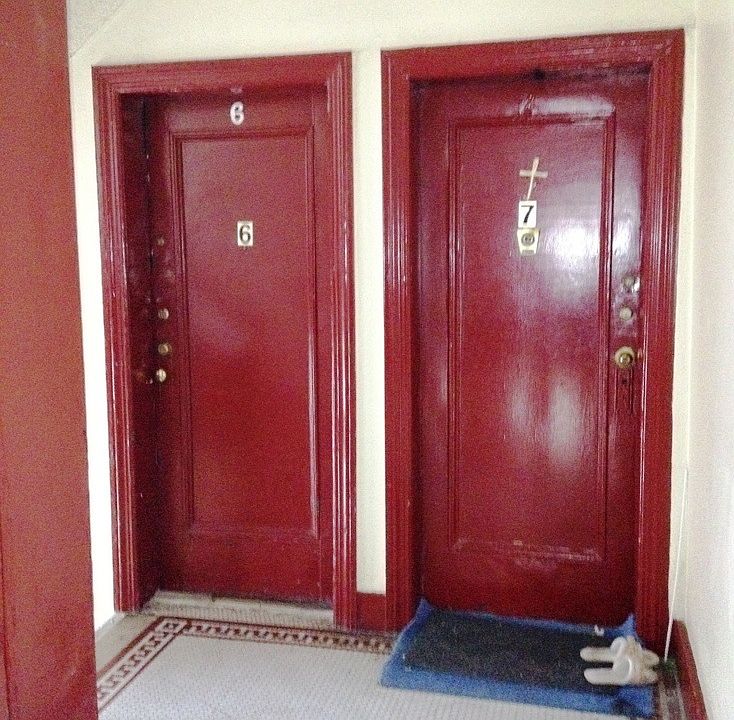 2nd image of 2808 Crescent St