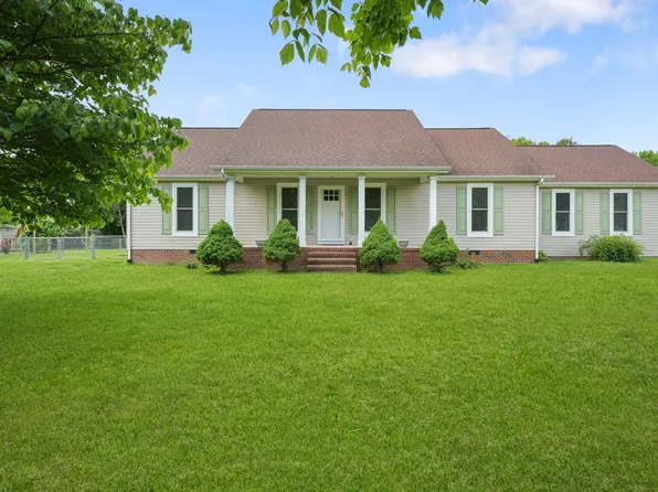 14 Long Meadow Dr, Fayetteville, TN 37334