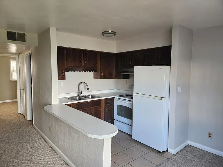 325 Ashlawn Dr #2 — Photo 3
