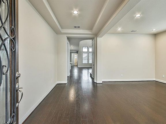 4th image of 3319 Breeze Bluff Way