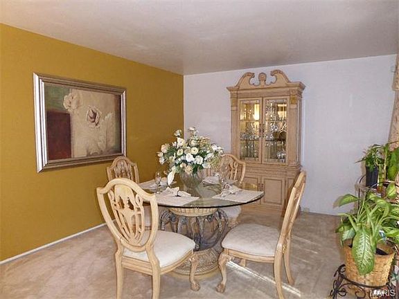5th image of 3685 Seville Dr