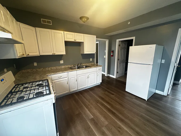 23 Bancroft St #3 — Photo 7