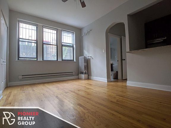 2nd image of 4614 N Paulina St #Dd107