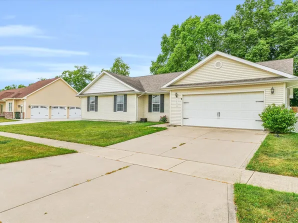 2407 N Skyline Dr, Urbana, IL 61802