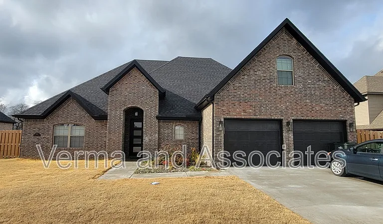 1890 Sunrise Cir — Photo 1