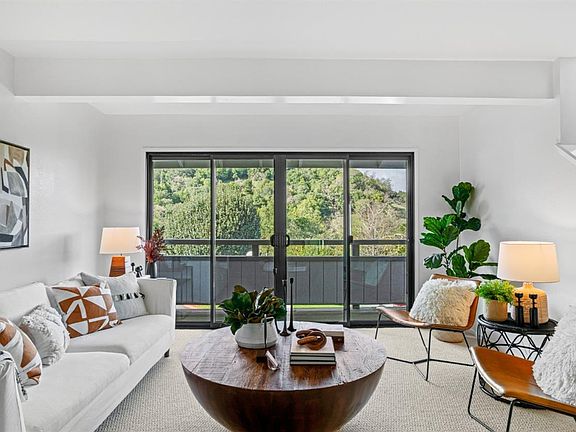 4th image of 121 Arlene Terrace