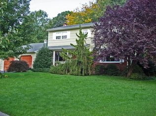 10 Appletree Ln, East Brunswick, NJ 08816