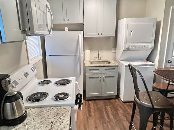 2nd image of 1123 S Victory St APT B