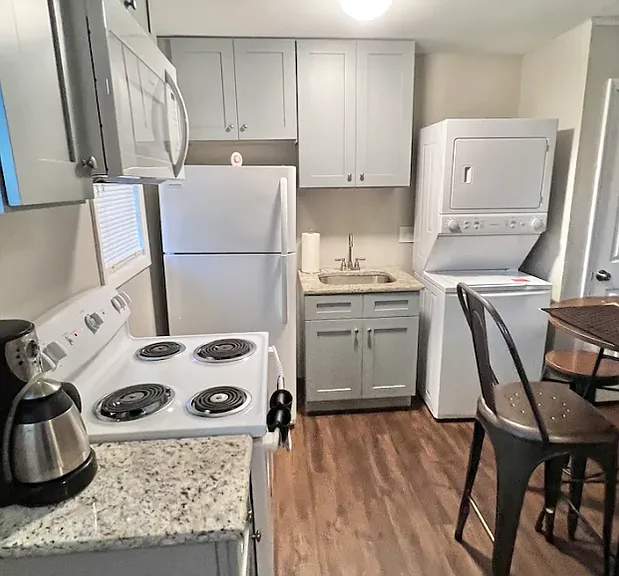 1123 S Victory St #B — Photo 2