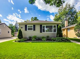910 N Harvard Ave, Arlington Heights, IL 60004