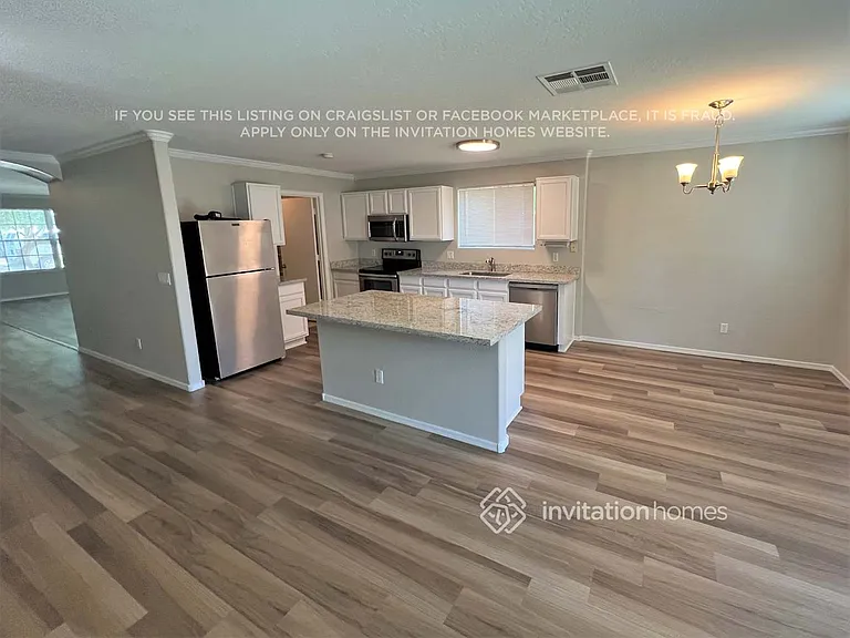 6862 W Townley Ave — Photo 2
