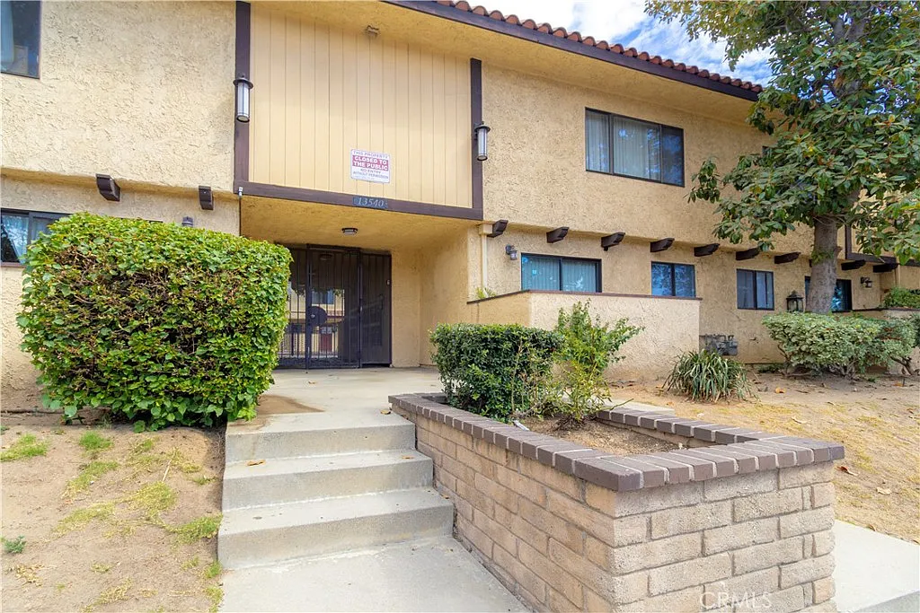 2 bed, 1195 sqft, $2,828 — Photo 1
