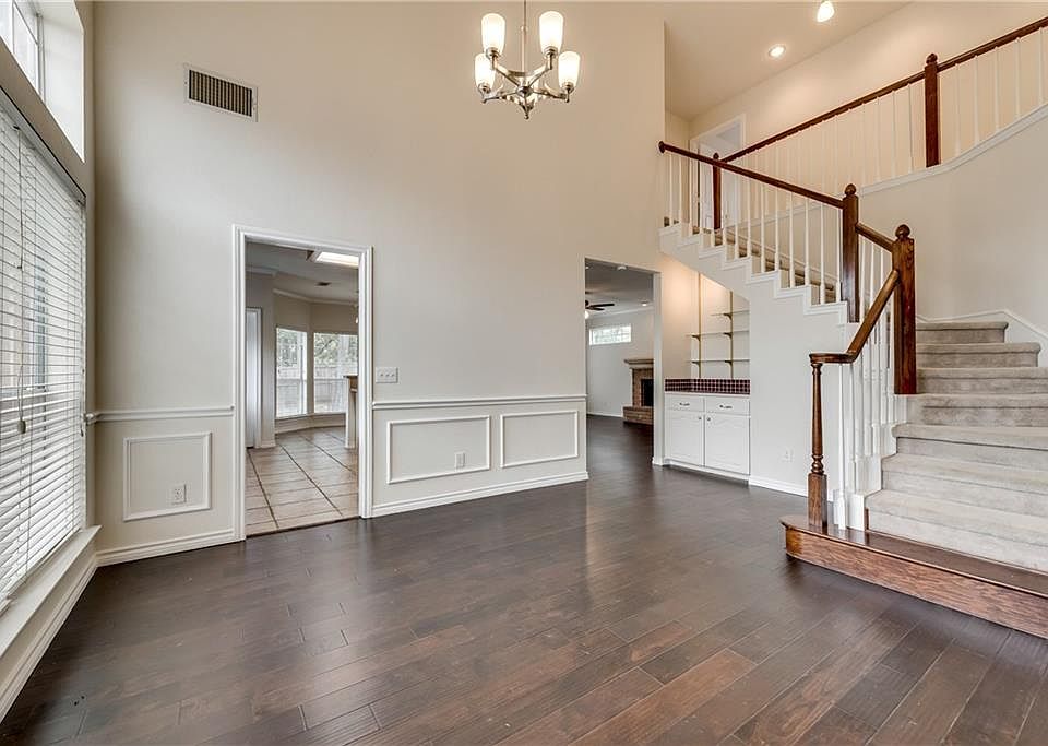 1st image of 933 Kingwood Cir