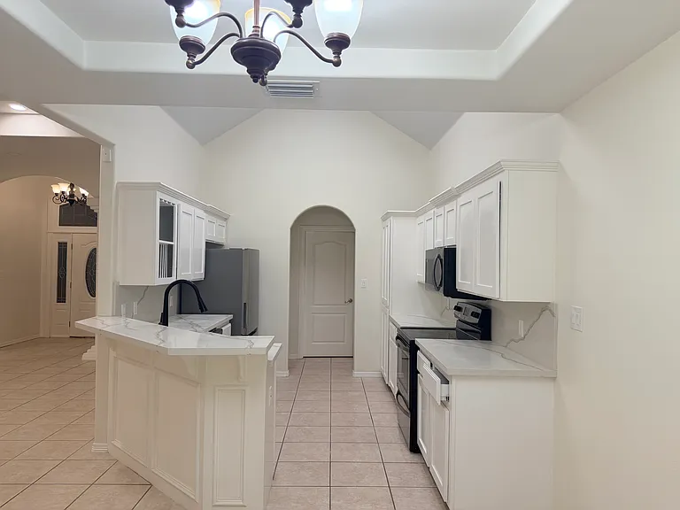 701 E Cheyenne Ave — Photo 5