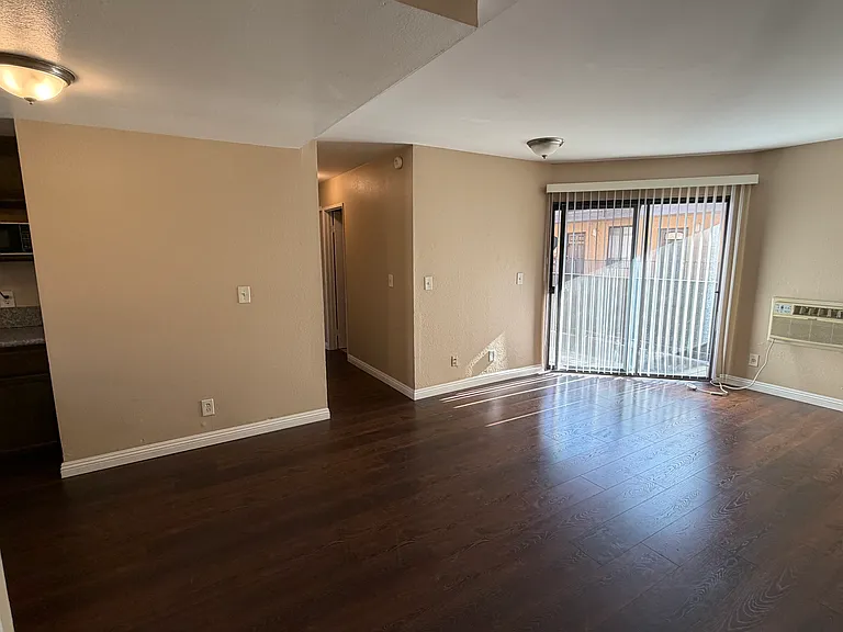 704 W 1st Ave #3 — Photo 12
