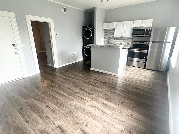 3rd image of 713 Stockley Gdns APT 3