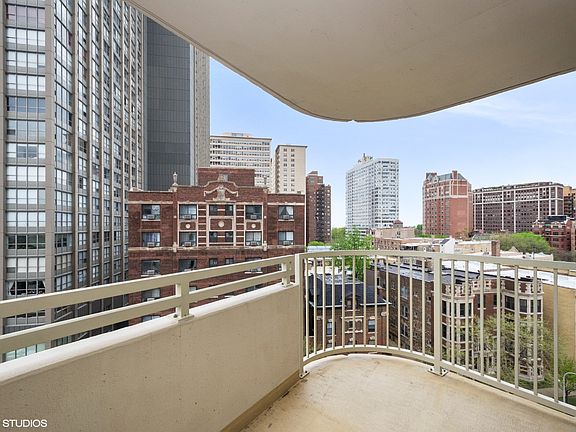 4th image of 3930 N Pine Grove Ave APT 815