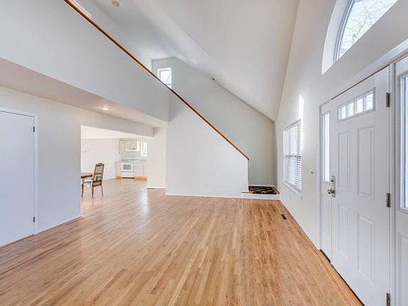 4th image of 11 Halsey Ave