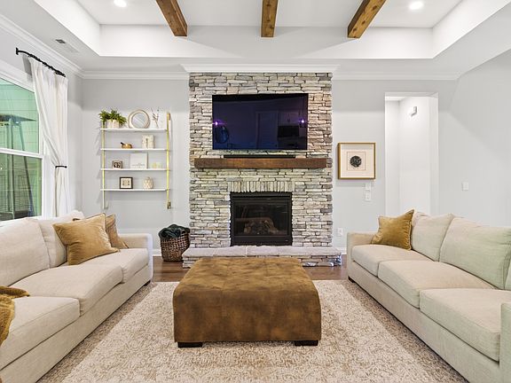 4th image of 140 Ashington Cir