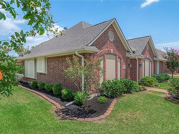 3rd image of 3232 Innsbruck Cir