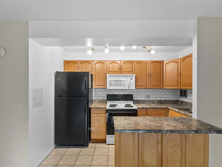 1415 Victoria St #406 — Photo 9