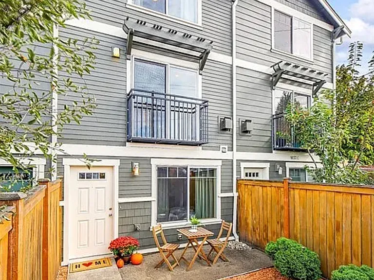 9237 17th Ave SW #3 — Photo 1