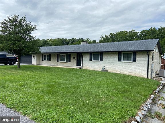 2nd image of 4 Wye Oak Dr