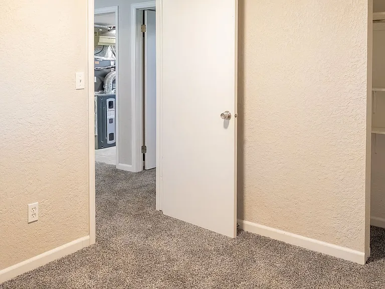 5418 Alta Loma Rd — Photo 34