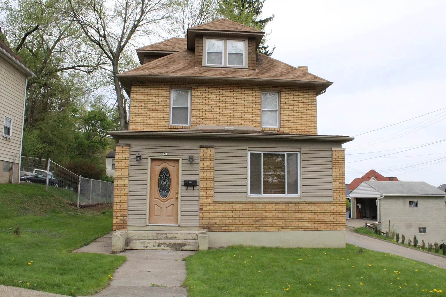 912 School St photo 1