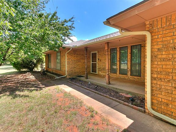 3rd image of 2933 N West Oaks Dr