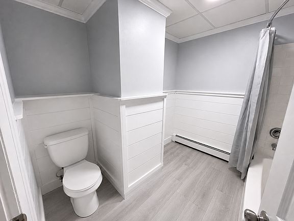 4th image of 220 Weir St APT 4