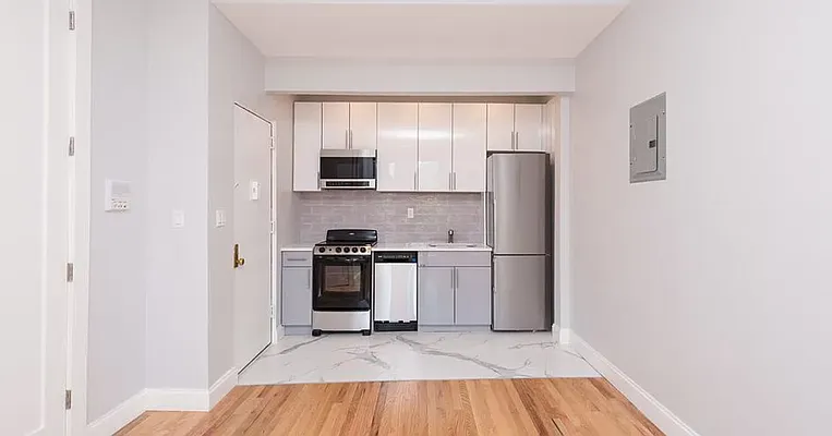 Rented by Green Leaf Management, LLC | media 24