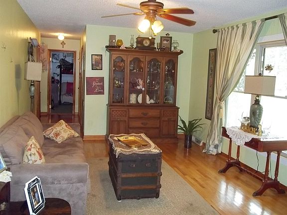 4th image of 1207 Stewart Dr