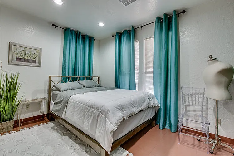 Claremont Apartments — Photo 14