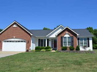 725 Summit Park Dr, Pacific, MO 63069